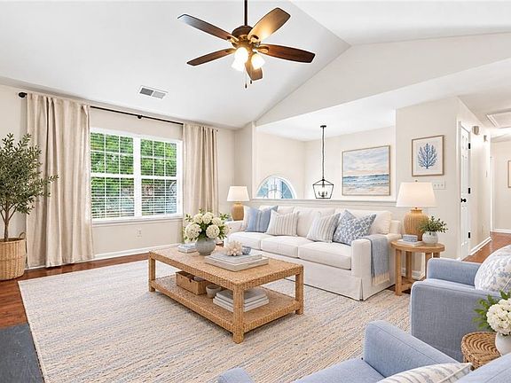 3rd image of 3901 Keystone Rdg NW