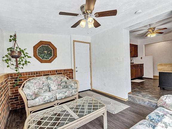 2nd image of 433 Woodside Dr