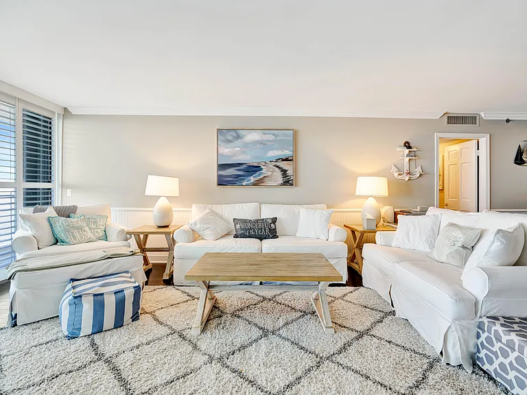 100 Beach Rd #903 — Photo 8