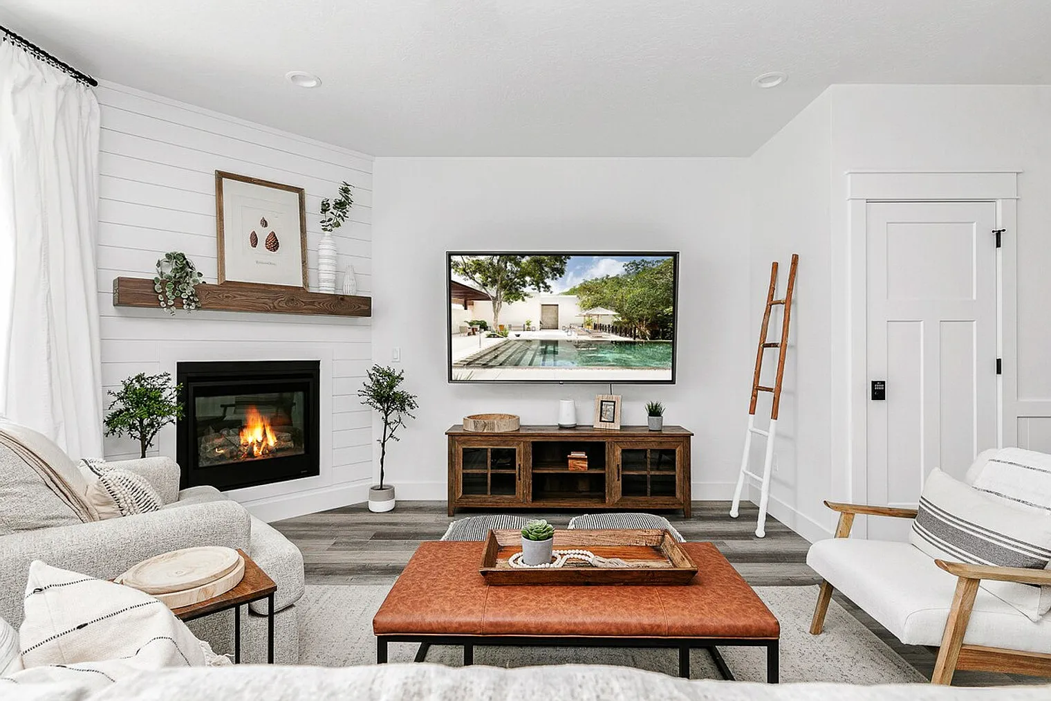 3 bed, 2.5 bath, 1851 sqft, $7,241 — Photo 3