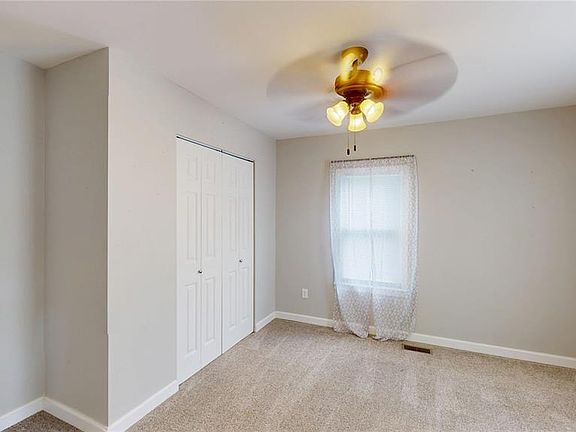 5th image of 809 E Washington Ave