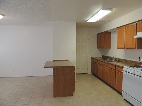3rd image of 2044 Panorama Dr
