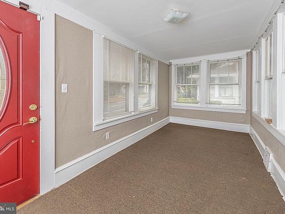 3rd image of 437 E Barber Ave
