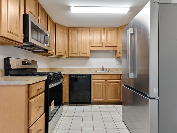 3rd image of 117 Cotuit Ct