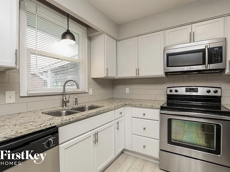 159 Wessington Pl — Photo 8