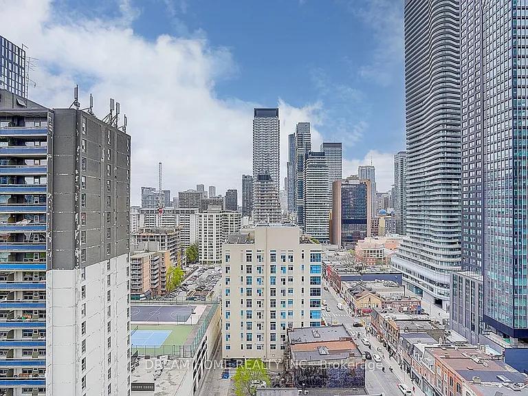 3 Gloucester St #1809 — Photo 34