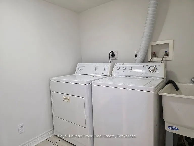 44 Billingsgate Cres — Photo 7