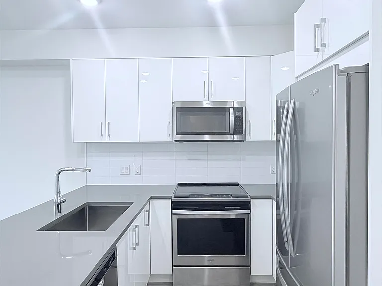 15351 101st Ave #301 — Photo 2