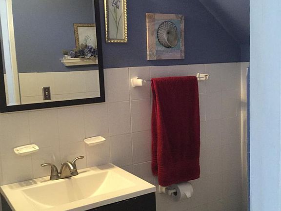 First Floor Rest Room (1/2)