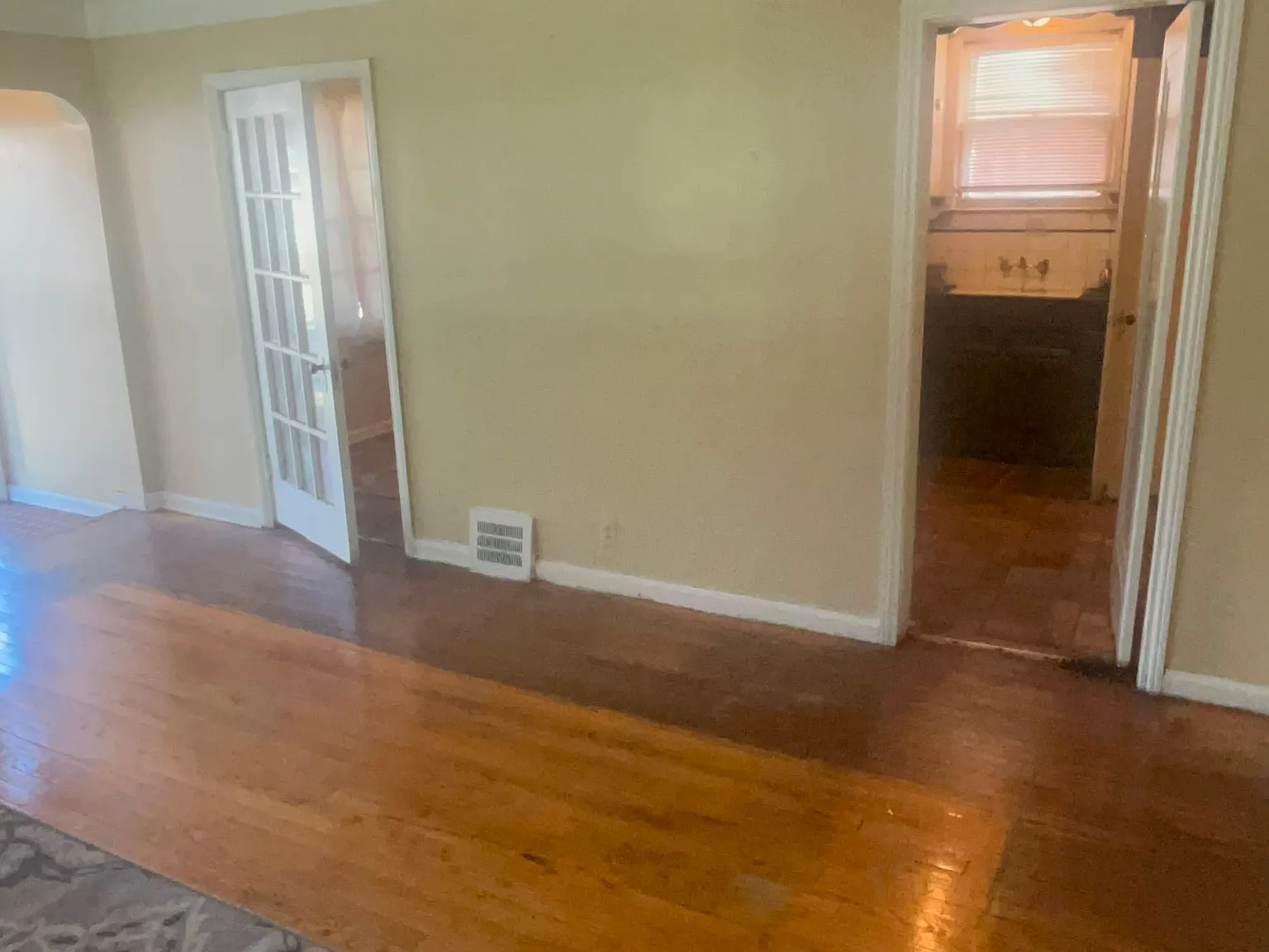 3 bed, 1000 sqft, $1,300 — Photo 3