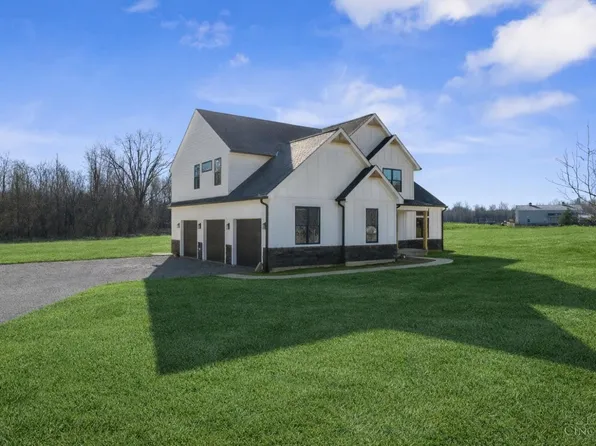 2668 Harry A Hill Dr, Bethel, OH 45106