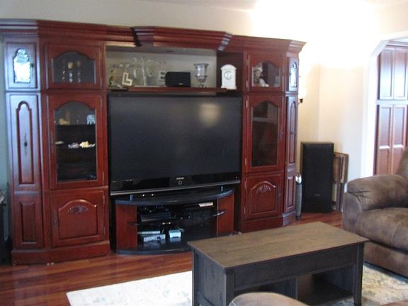 3rd image of 209 Millhouse Dr