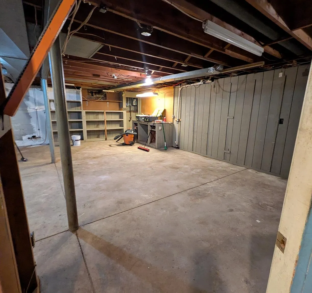 3 bed, 1.5 bath, 1394 sqft, $2,300 — Photo 2