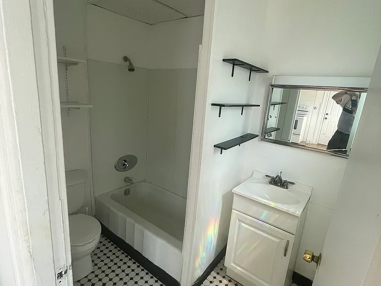 1172 N Main St #1 — Photo 7
