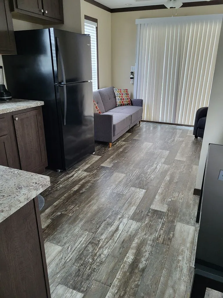 1 bed, 1.0 bath, 385 sqft, $1,300 — Photo 2