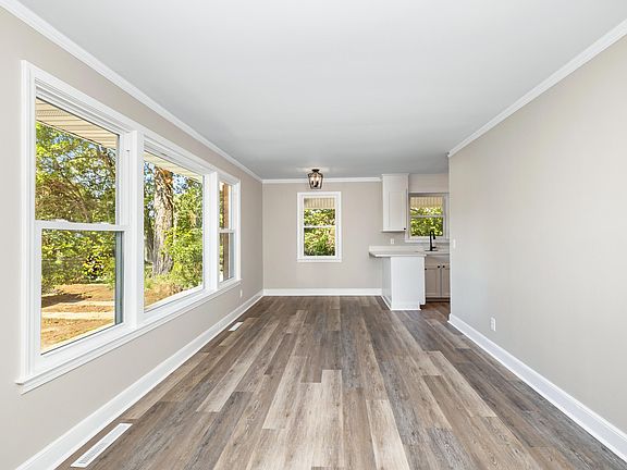 4th image of 45 Pinewood Rd