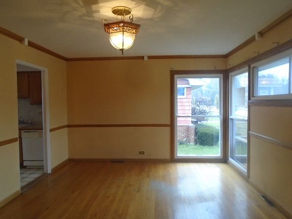 2nd image of 4824 W Hawthorne Ave