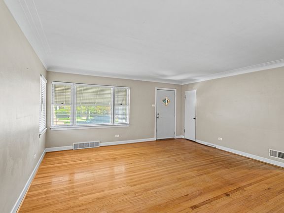 3rd image of 4610 W 97th Pl