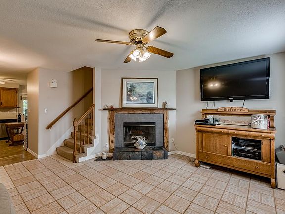 4th image of 925 Kingsbury Dr APT B