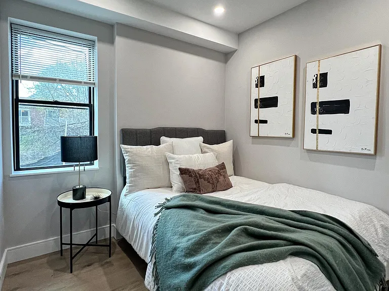 169 Maverick St #1 — Photo 8