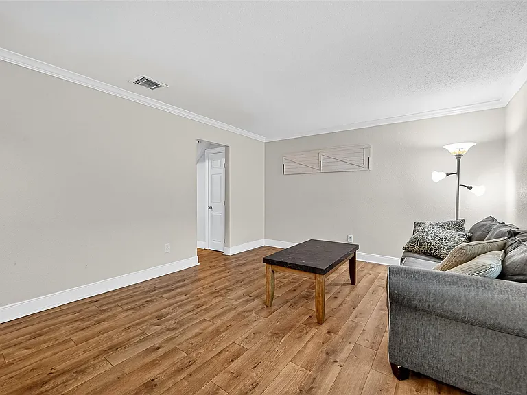 711 Worthshire St — Photo 4