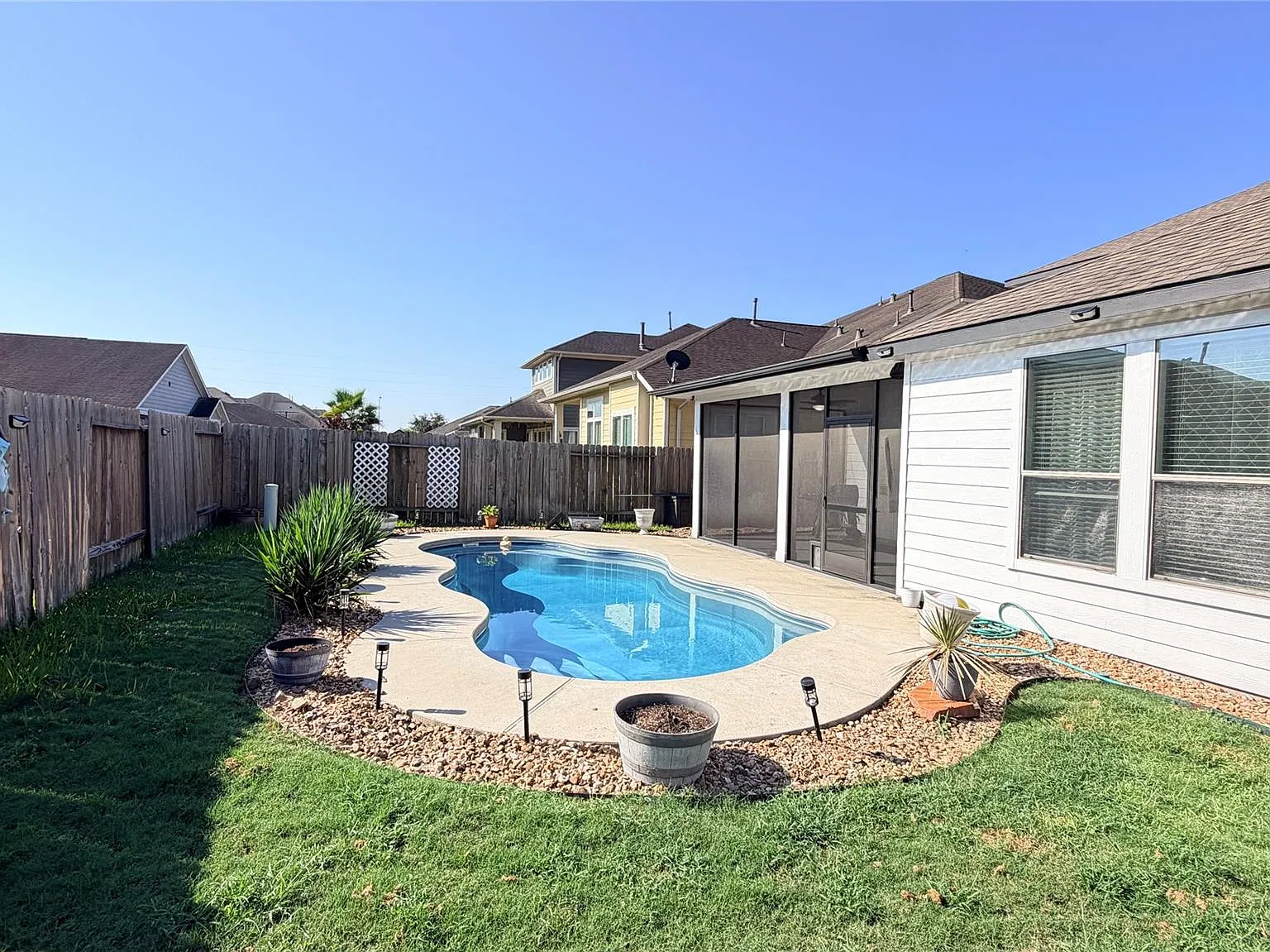 4 bed, 2.5 bath, 2687 sqft, $3,600 — Photo 2