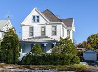 16 Taylor St, Holyoke, MA 01040