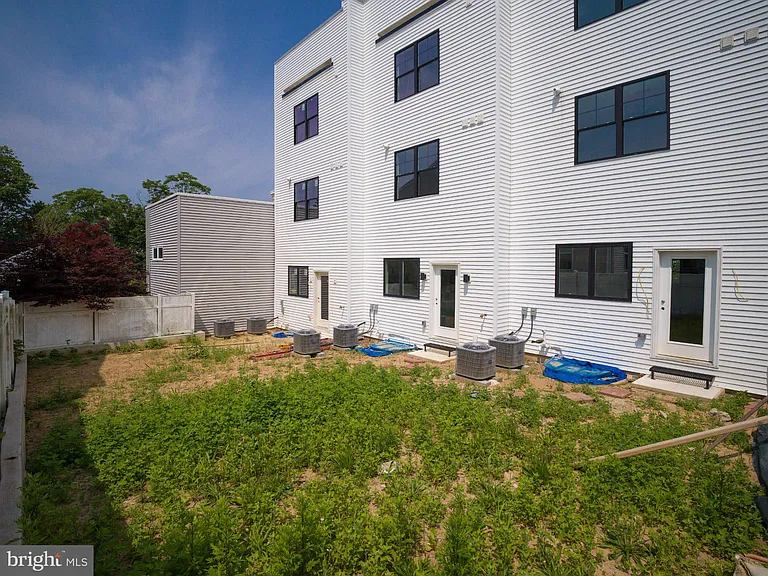 303 Fountain St — Photo 11