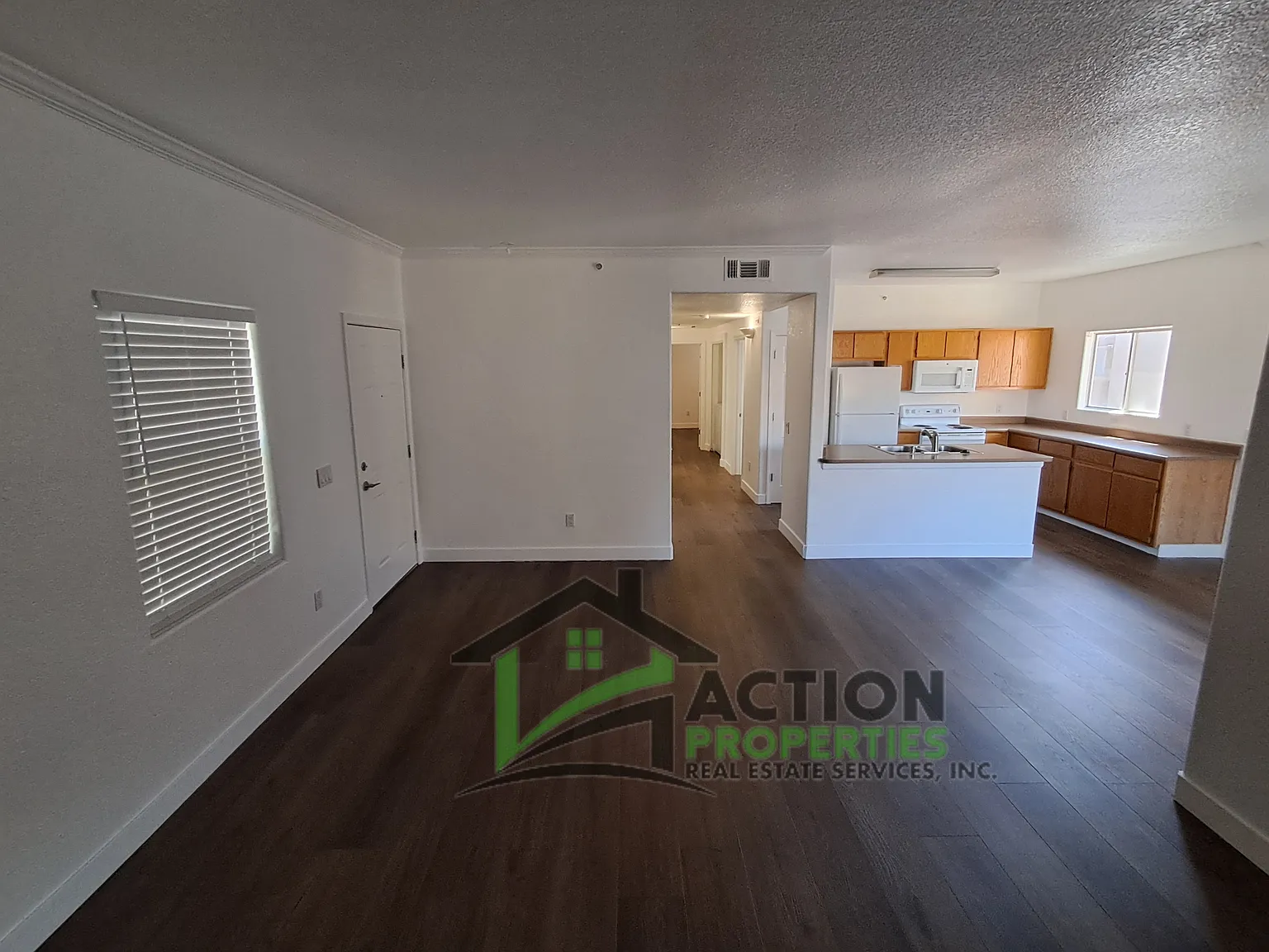 3 bed, 1345 sqft, $2,300 — Photo 4