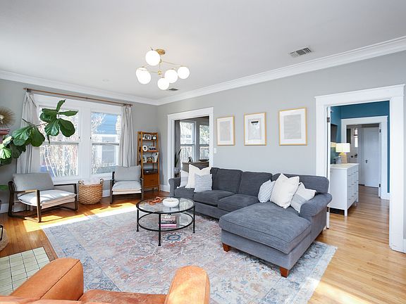 4th image of 625 W Summit Ave