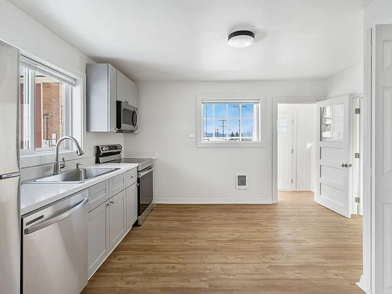 118 E Platinum St — Photo 3