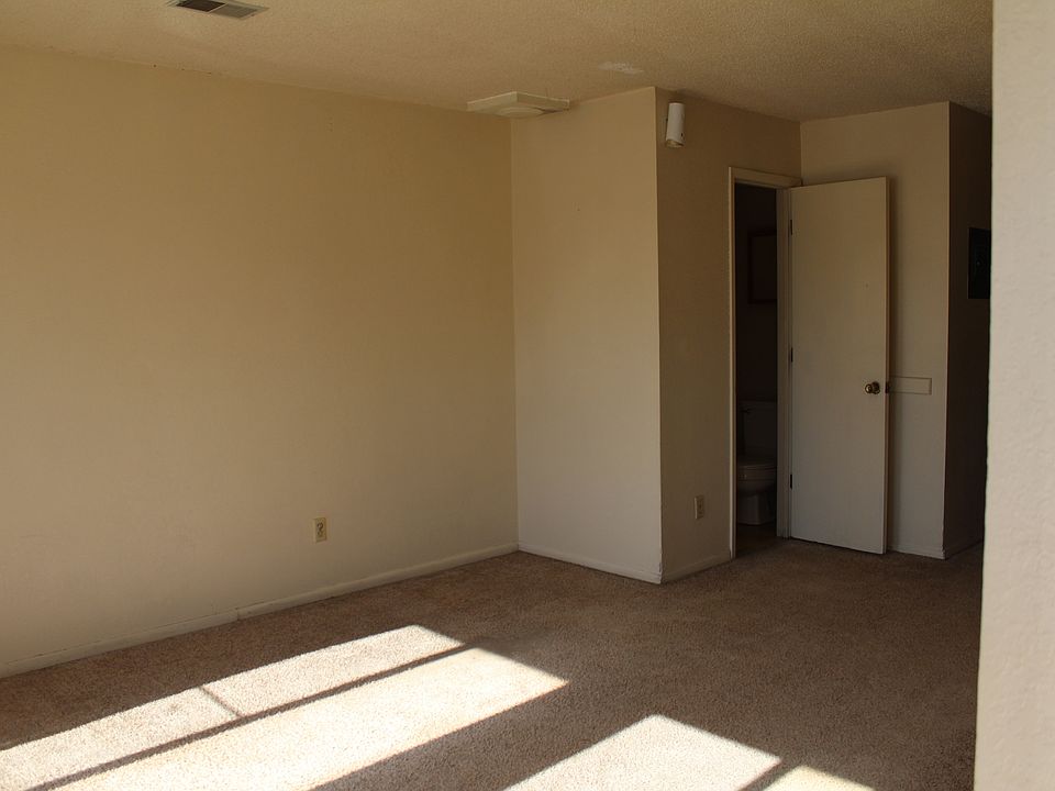 2nd image of 2435 Rail Ave