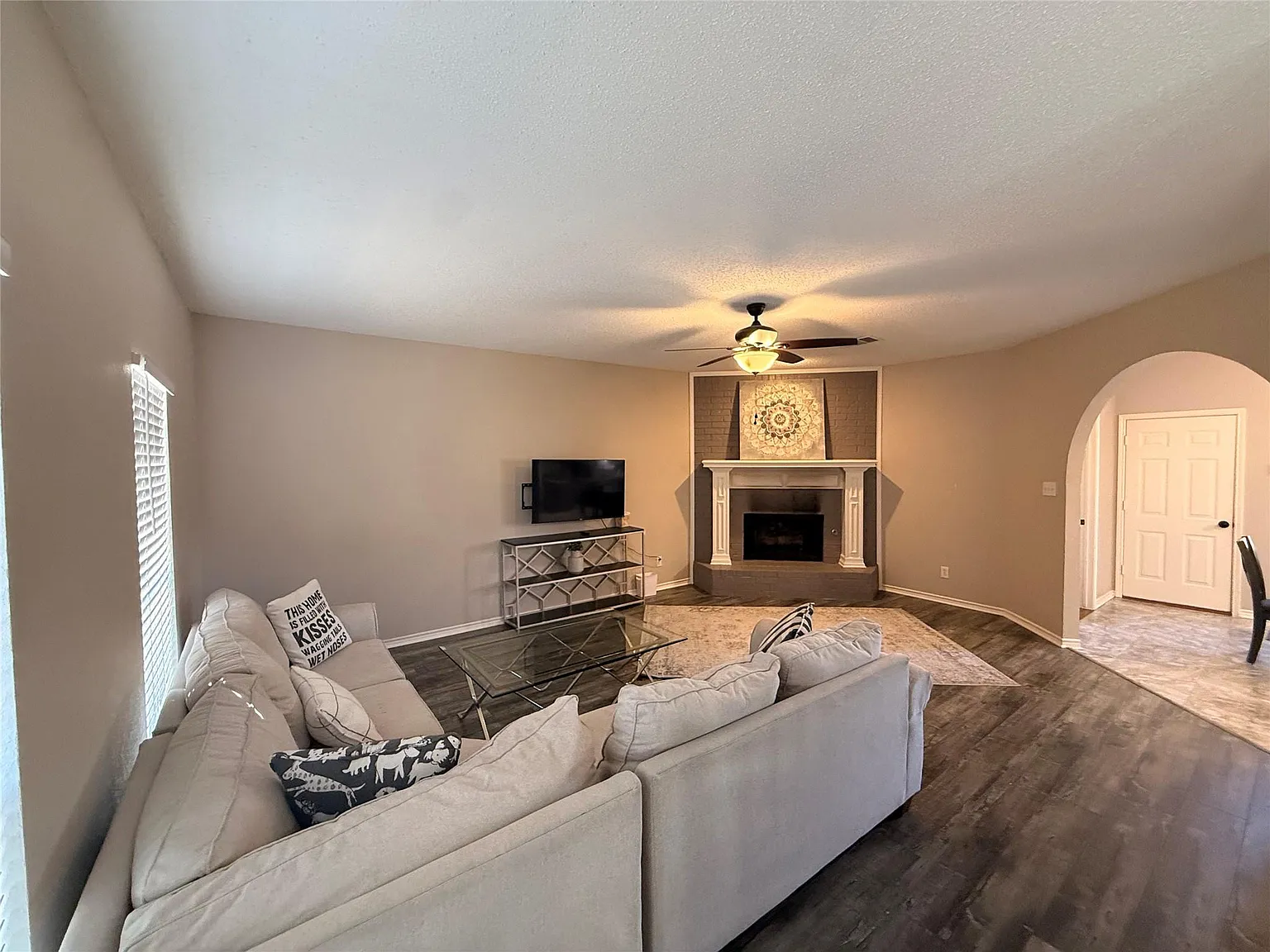4 bed, 2.5 bath, 2546 sqft, $2,900 — Photo 3