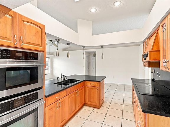 5th image of 934 PINE WALK COURT NE