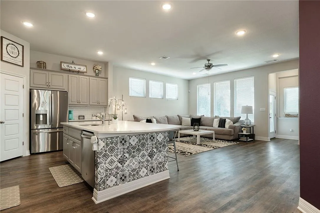 4 bed, 3.0 bath, 2638 sqft, $2,700 — Photo 1