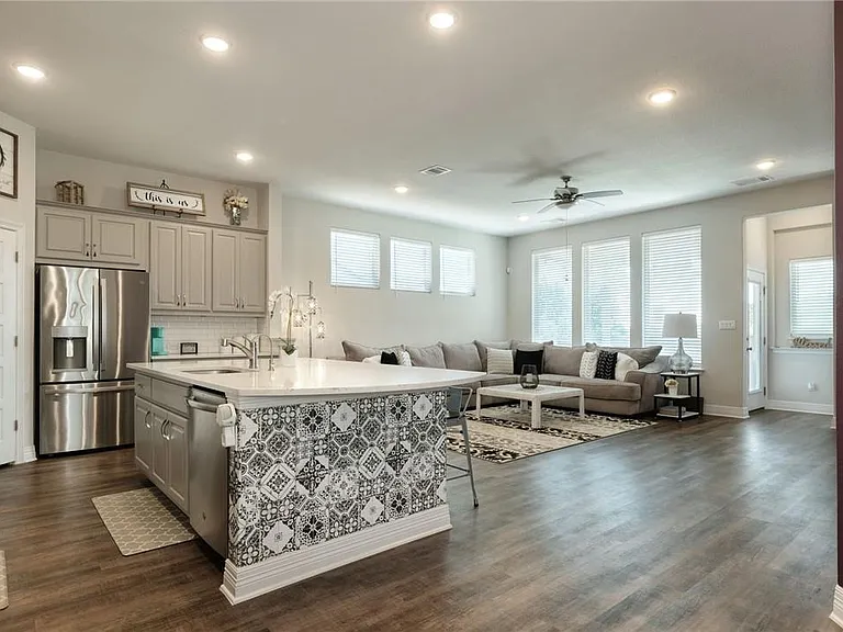 229 Bonnet Blvd — Photo 1