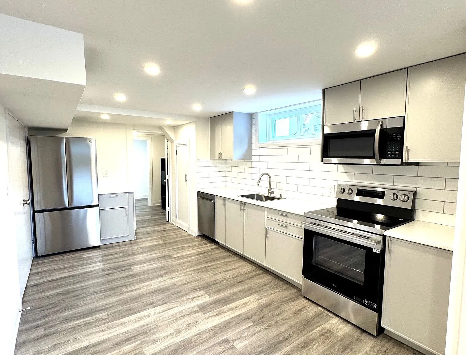 3 bed, $2,200 — Photo 2