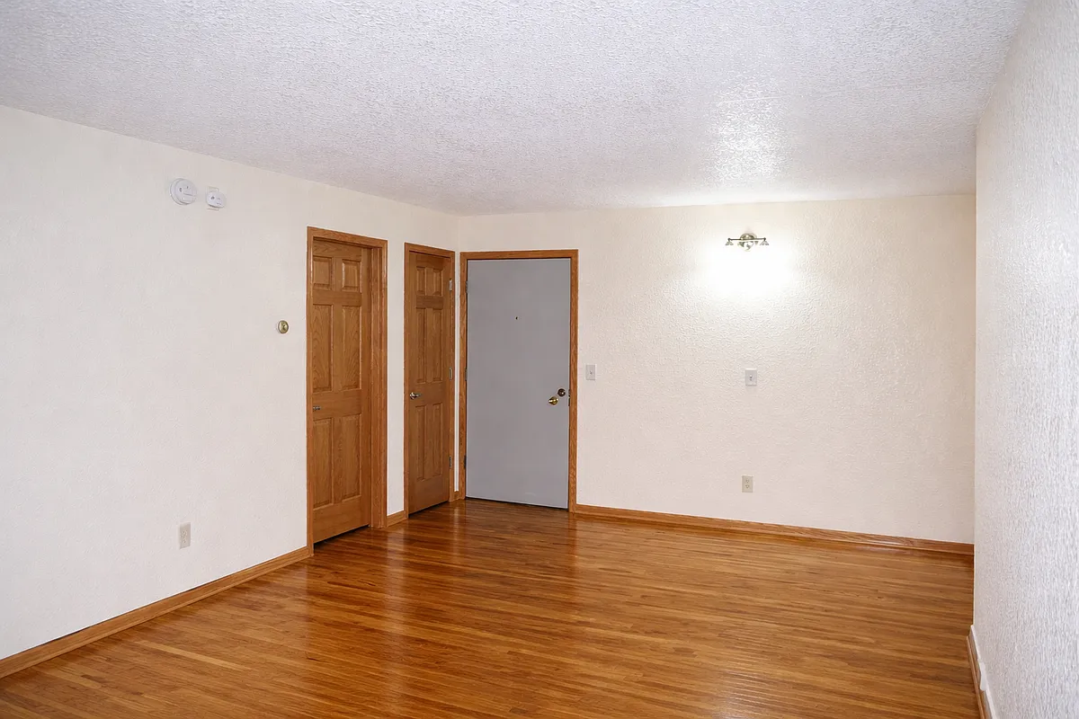 Building Photo - 319 SE 8th St #307