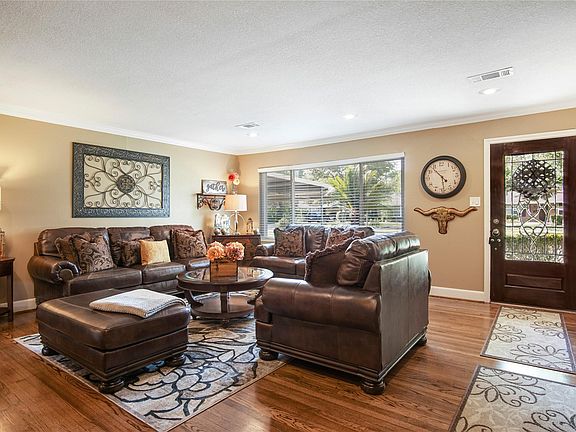 3rd image of 9601 Westview Dr