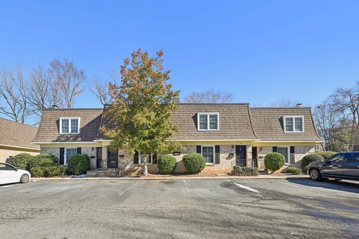 Rexford Rd-S2901-001.jpg