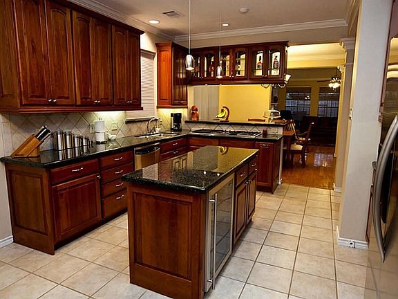 3rd image of 7606 Shangrila Ln