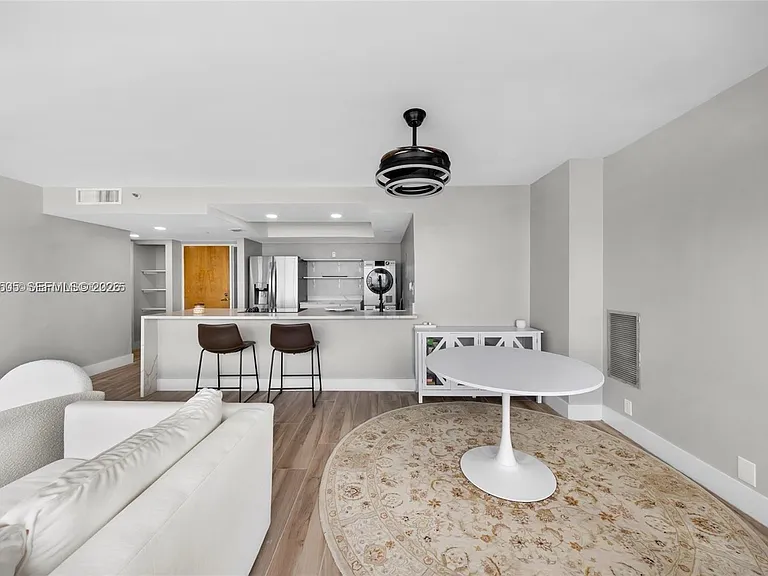 7601 E Treasure Dr #1722 — Photo 11