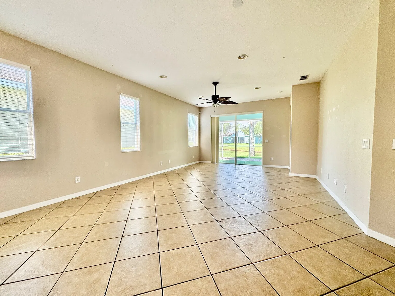 3 bed, 2.0 bath, 1521 sqft, $1,975 — Photo 4