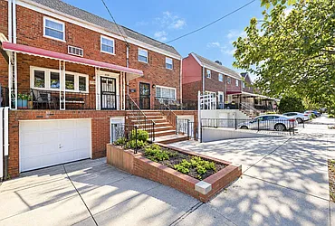 2739 East 63rd Street