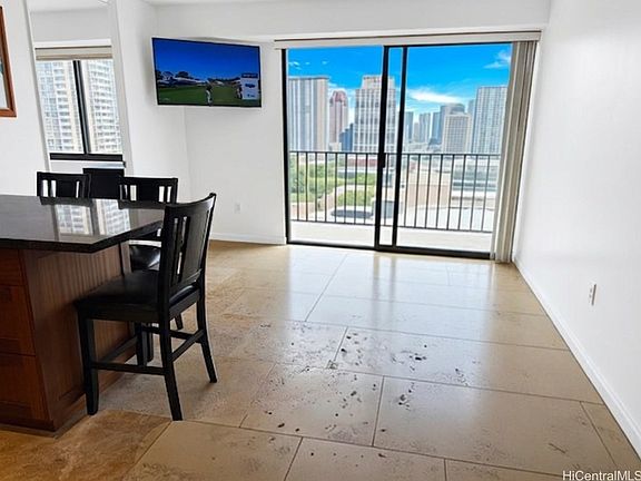 2nd image of 225 Queen St APT 19F