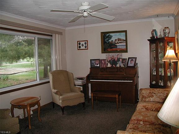 4th image of 424 Valley Crest Dr