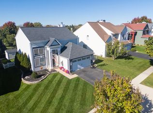 480 Knoll Crest Dr, Bartlett, IL 60103
