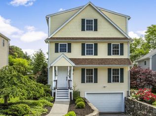 6 Knowles Farm Rd, Arlington, MA 02474