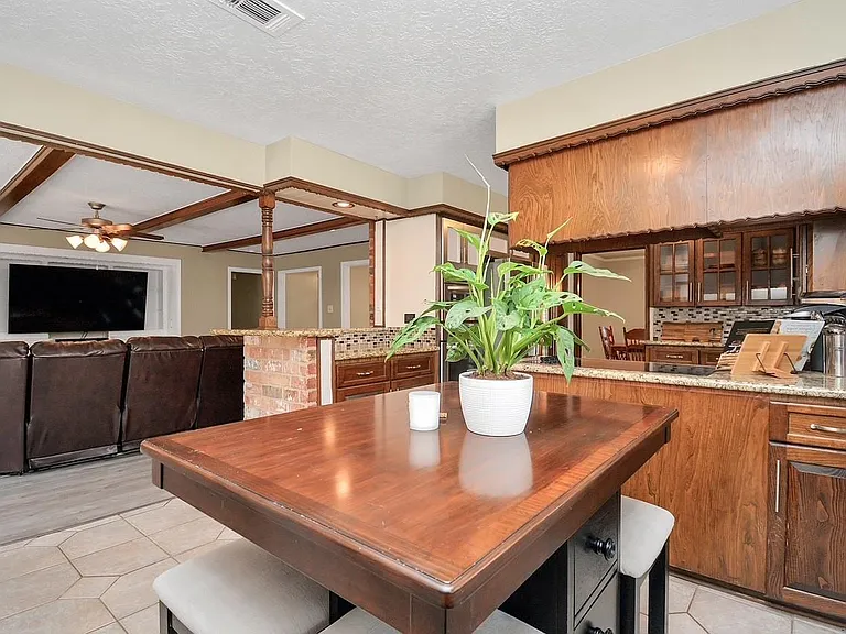 9811 Rocktree Dr — Photo 15