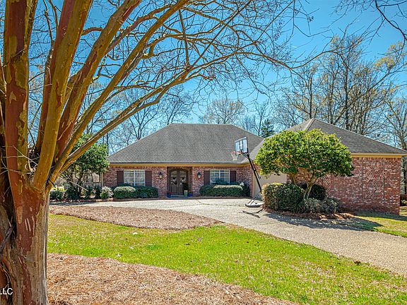 2nd image of 225 Oak Park Dr